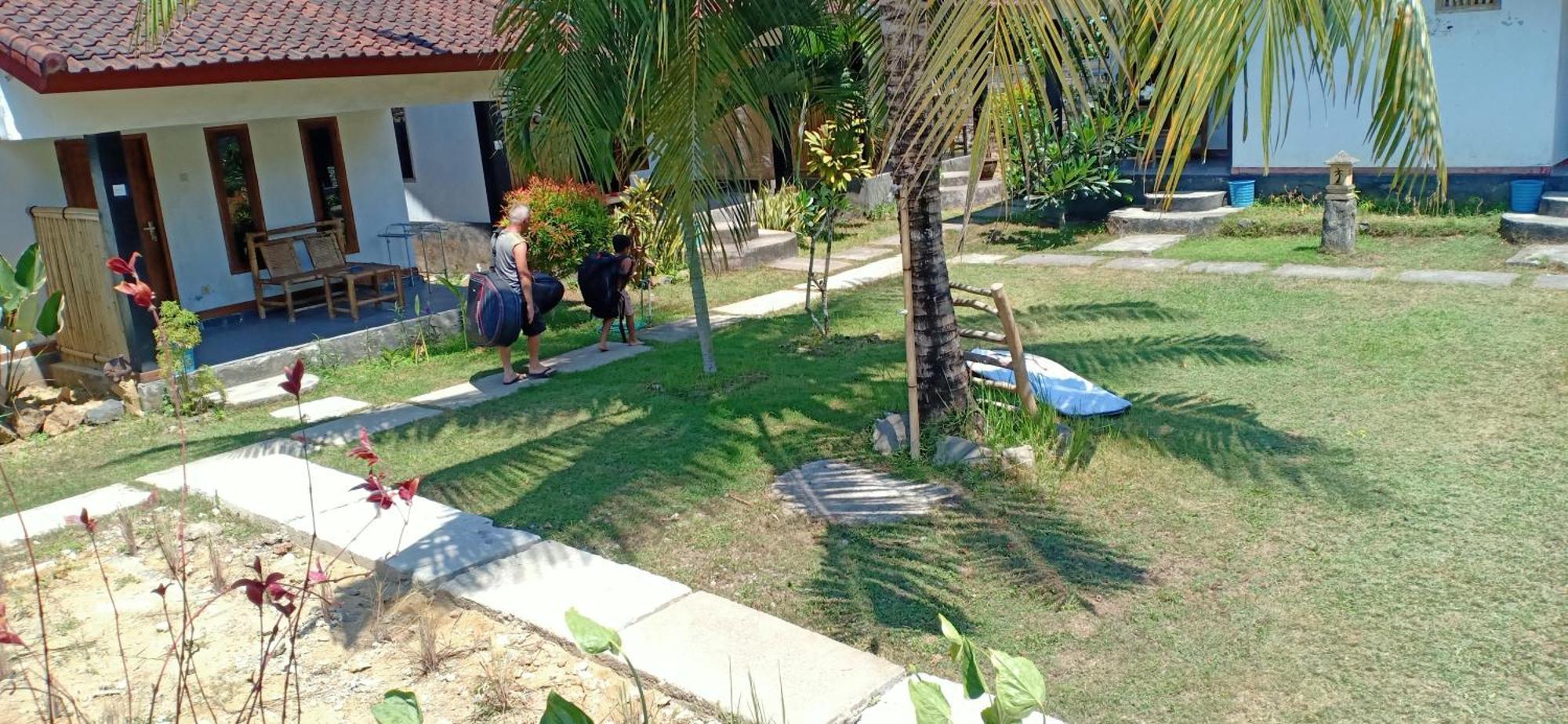 Dewi Garden Guesthouse Kuta  Zewnętrze zdjęcie