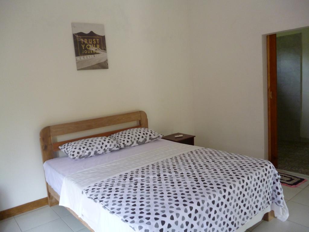 Dewi Garden Guesthouse Kuta  Zewnętrze zdjęcie