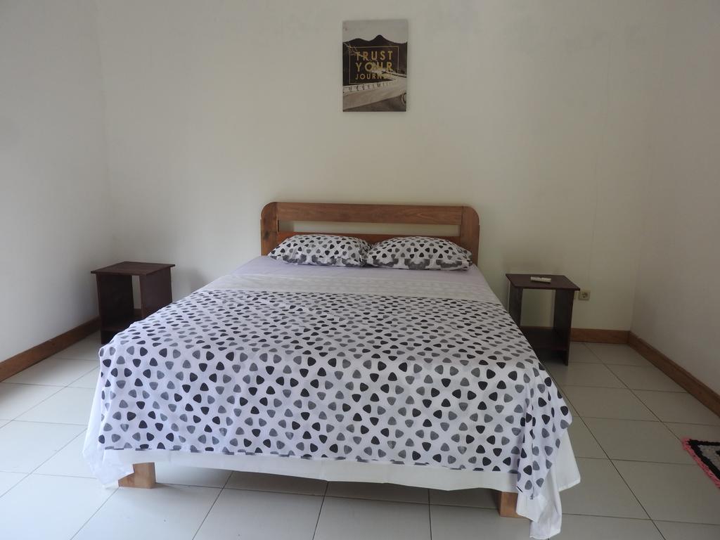 Dewi Garden Guesthouse Kuta  Zewnętrze zdjęcie