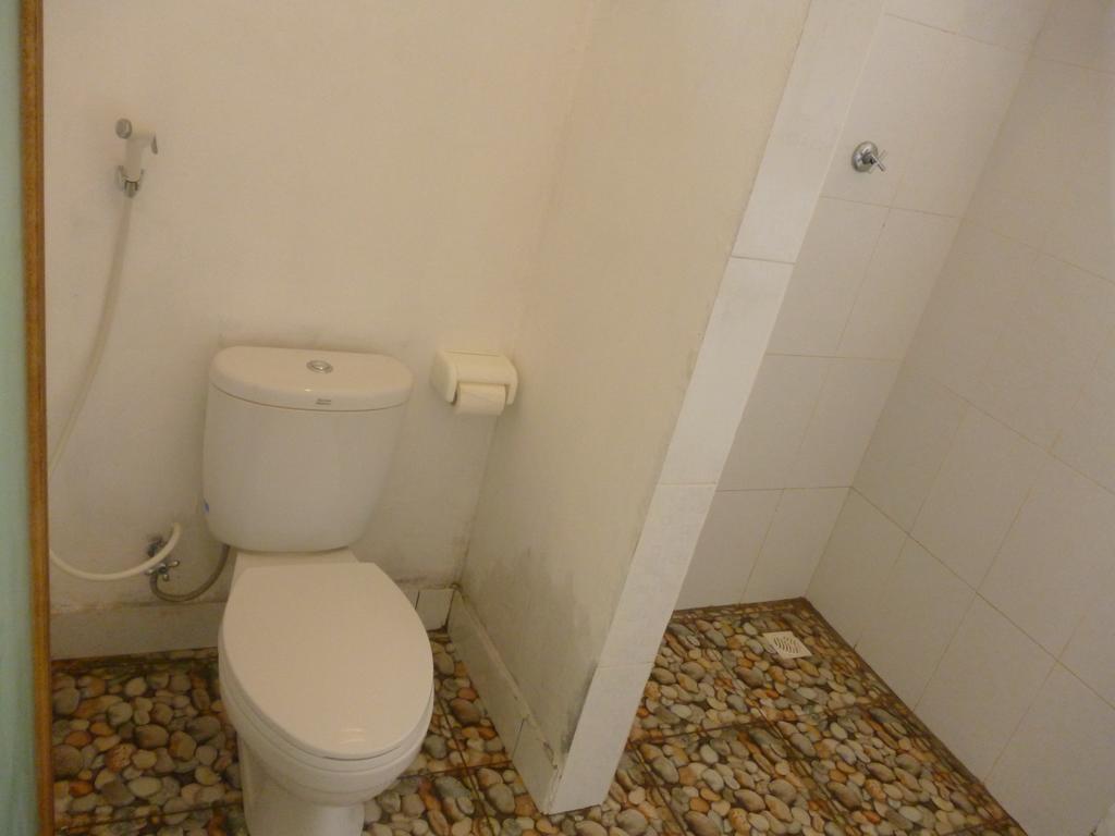 Dewi Garden Guesthouse Kuta  Zewnętrze zdjęcie