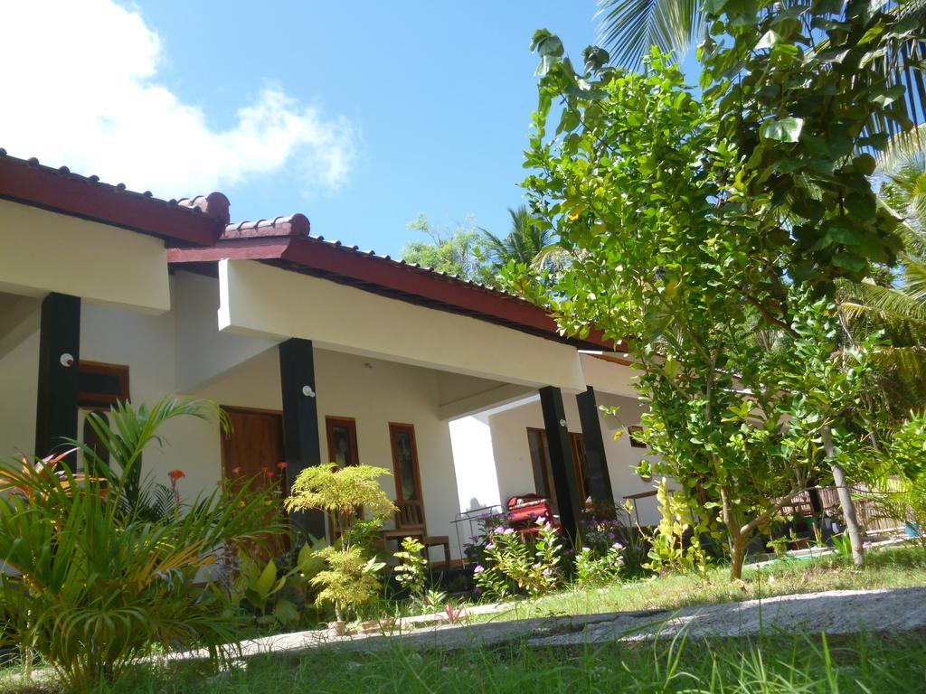 Dewi Garden Guesthouse Kuta  Zewnętrze zdjęcie